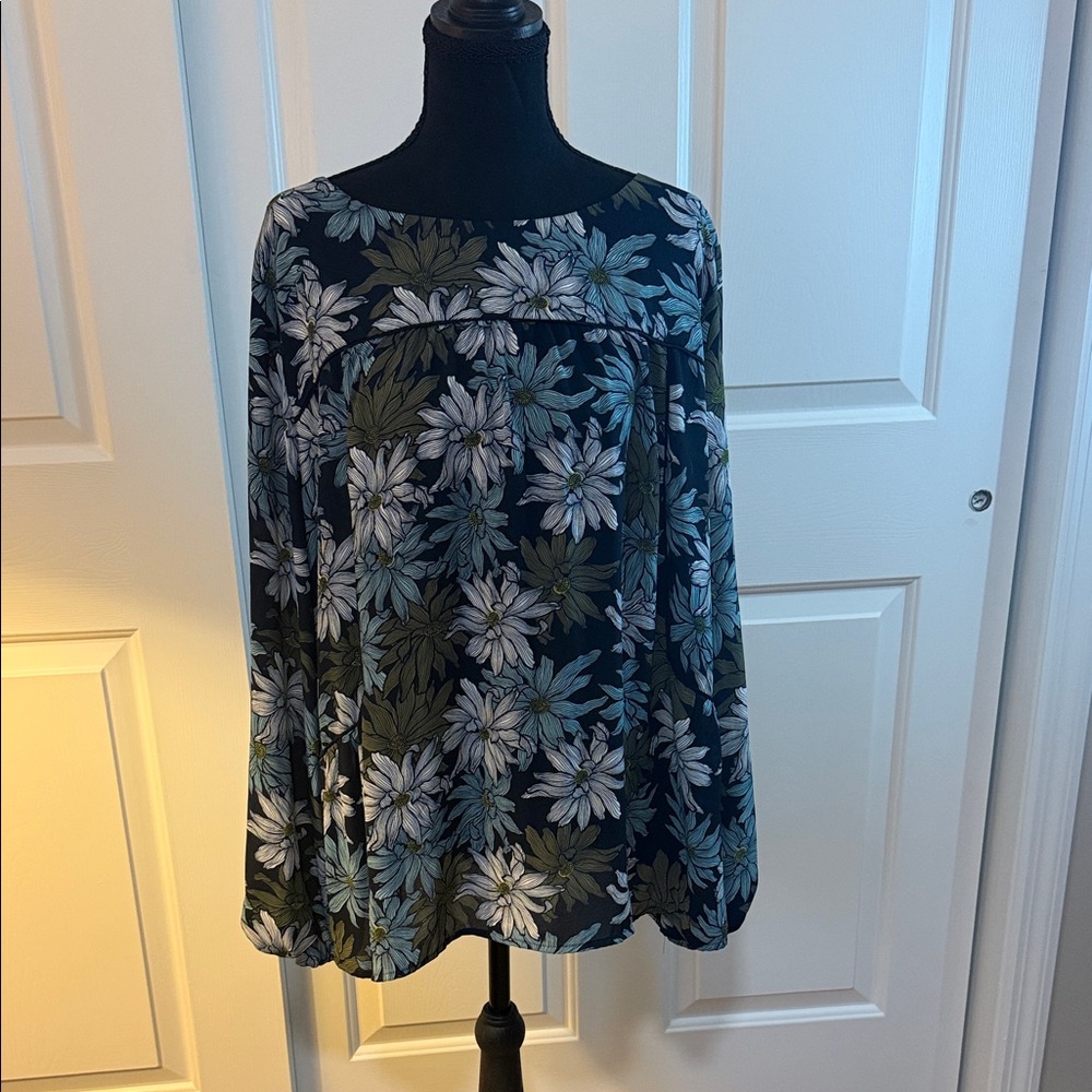 3/$20 LOFT Floral Print Blouse in Blue and Green